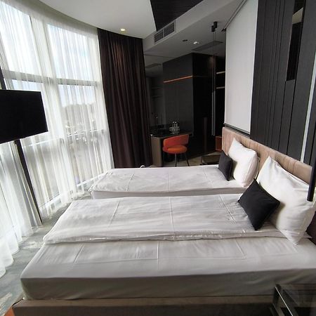 Hotel Zeneva Lux Kragujevac Kültér fotó