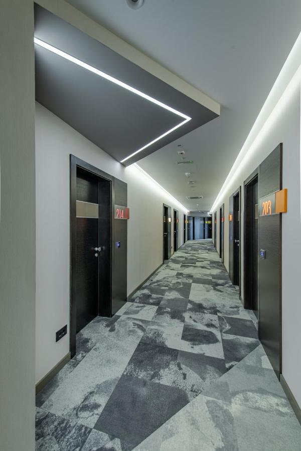 Hotel Zeneva Lux Kragujevac Kültér fotó