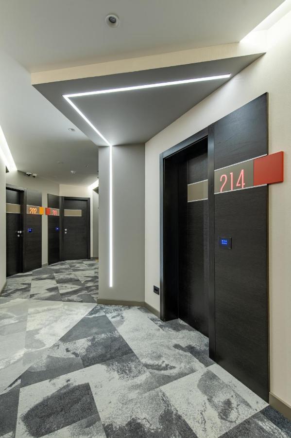 Hotel Zeneva Lux Kragujevac Kültér fotó
