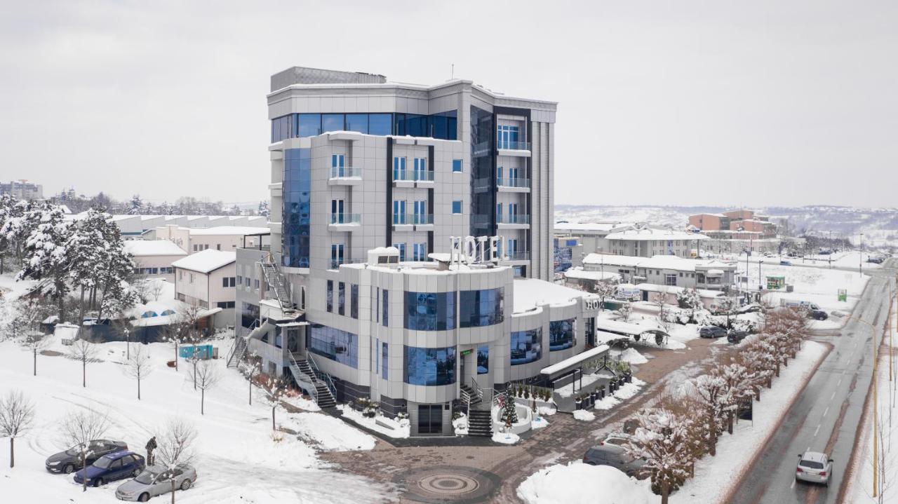 Hotel Zeneva Lux Kragujevac Kültér fotó