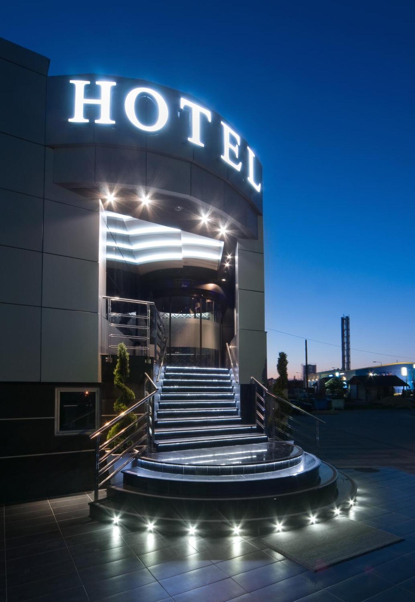 Hotel Zeneva Lux Kragujevac Kültér fotó