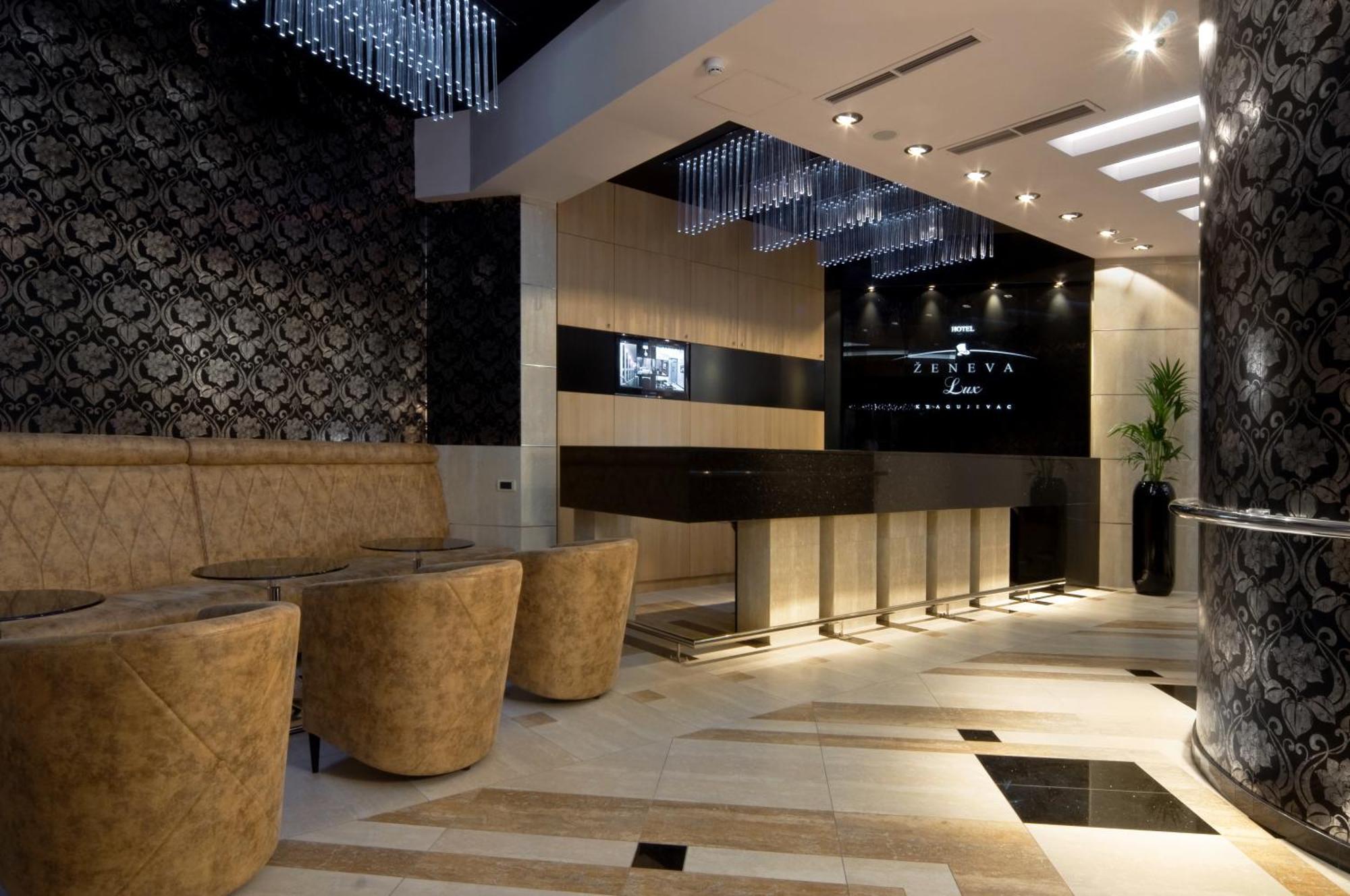 Hotel Zeneva Lux Kragujevac Kültér fotó