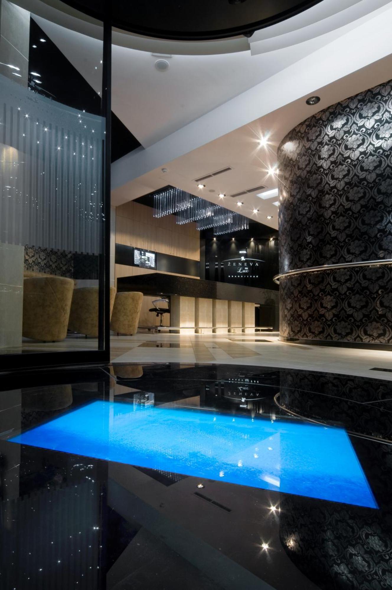 Hotel Zeneva Lux Kragujevac Kültér fotó