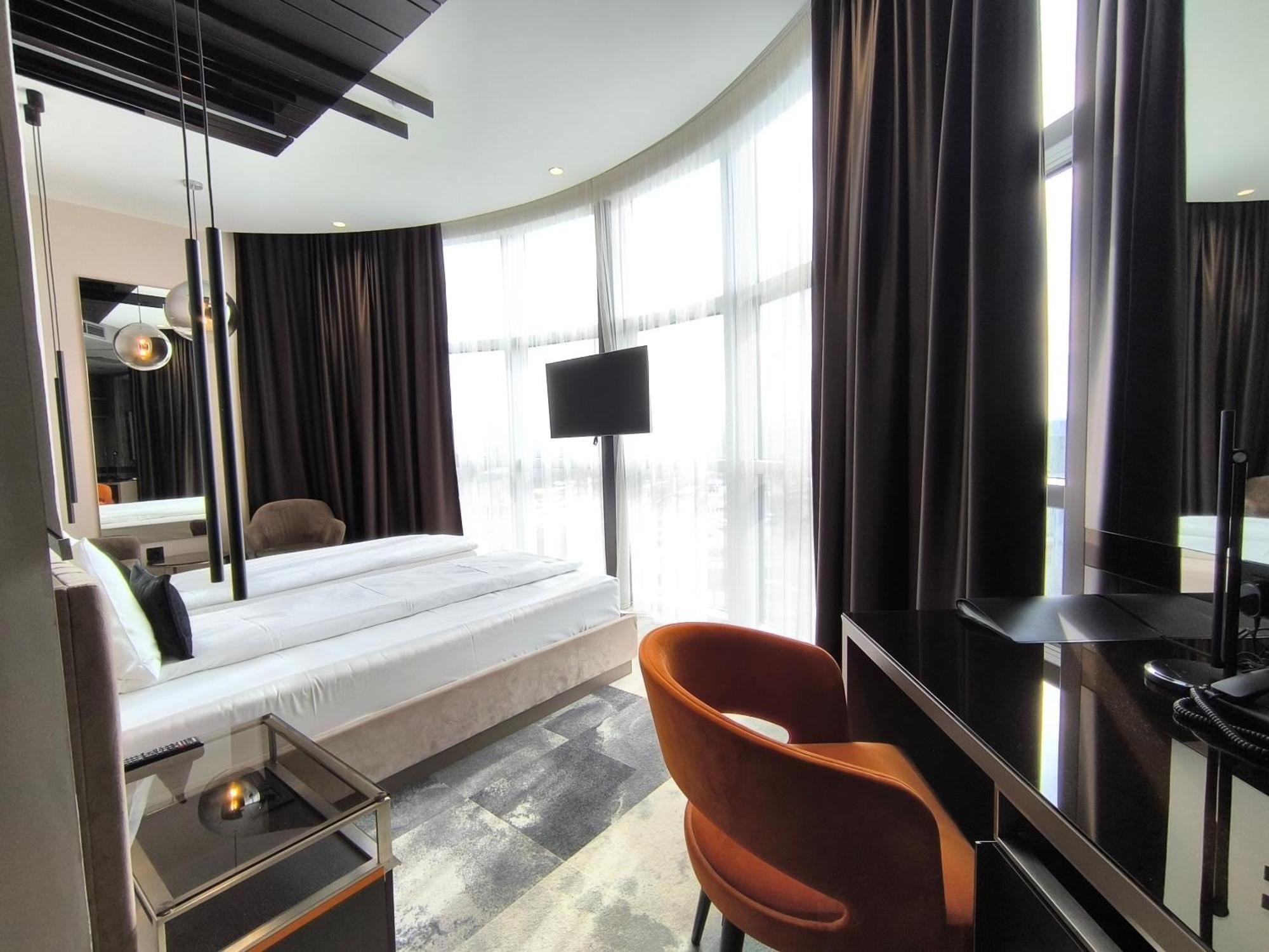 Hotel Zeneva Lux Kragujevac Kültér fotó