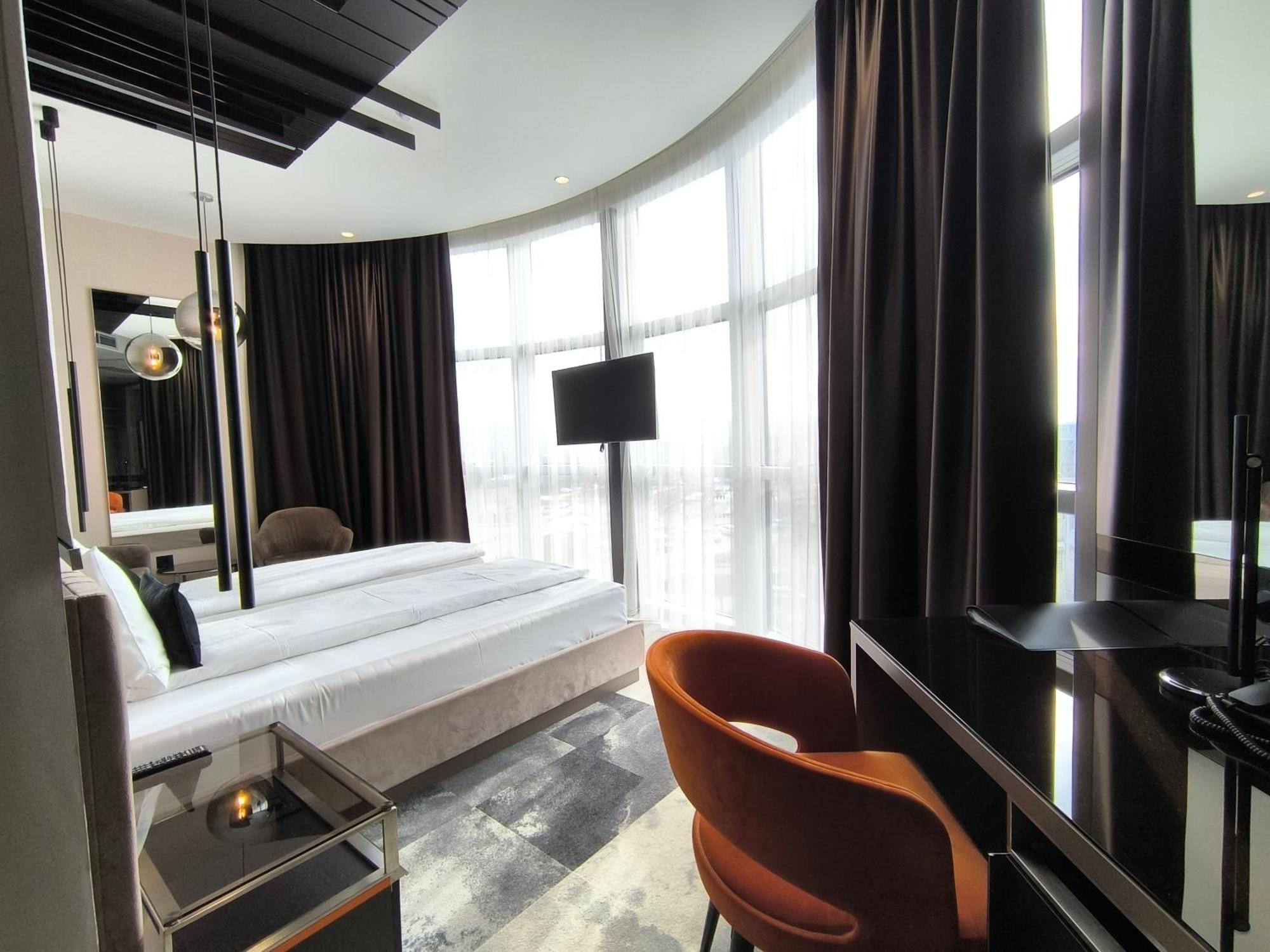 Hotel Zeneva Lux Kragujevac Kültér fotó