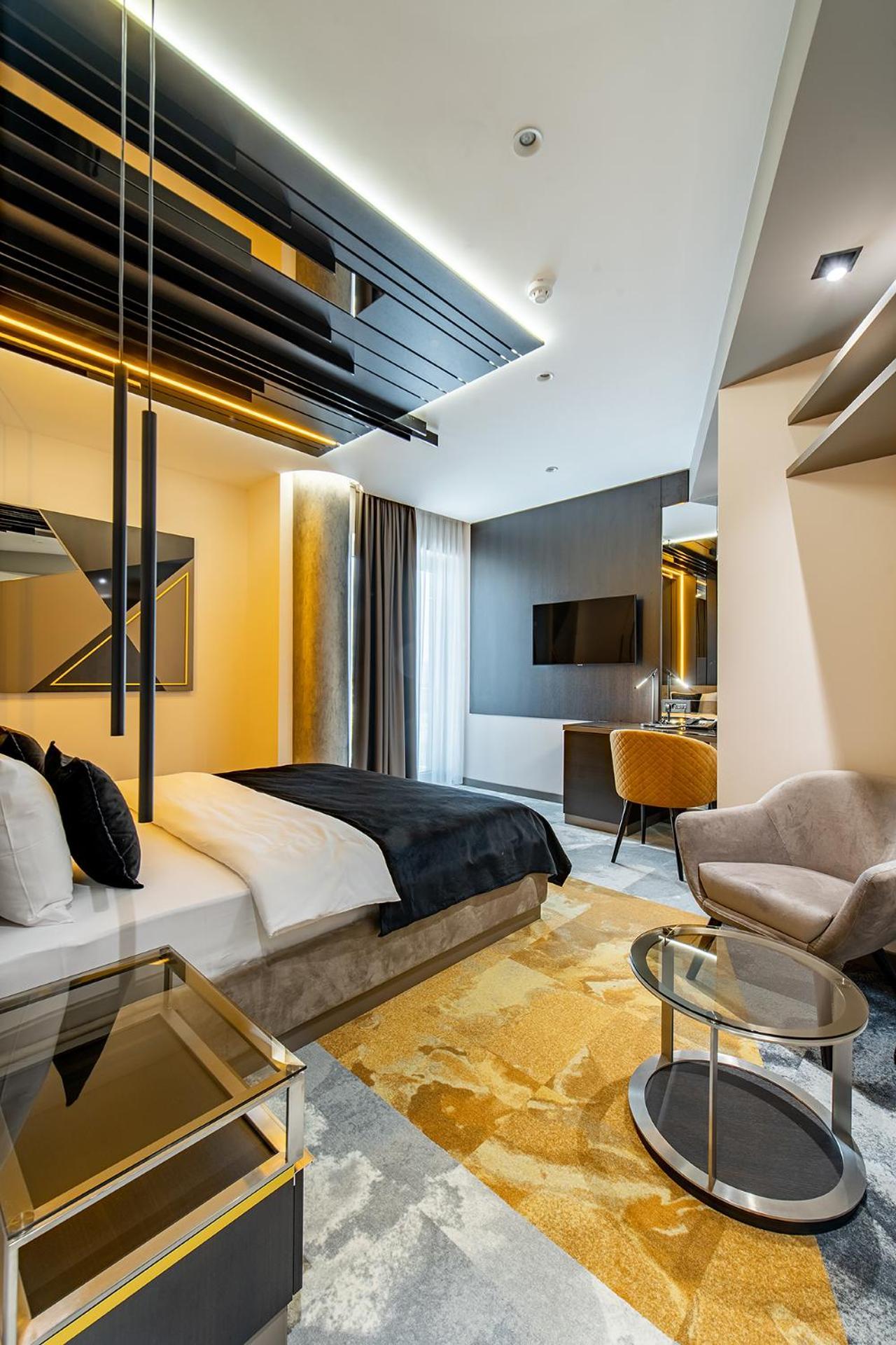Hotel Zeneva Lux Kragujevac Kültér fotó